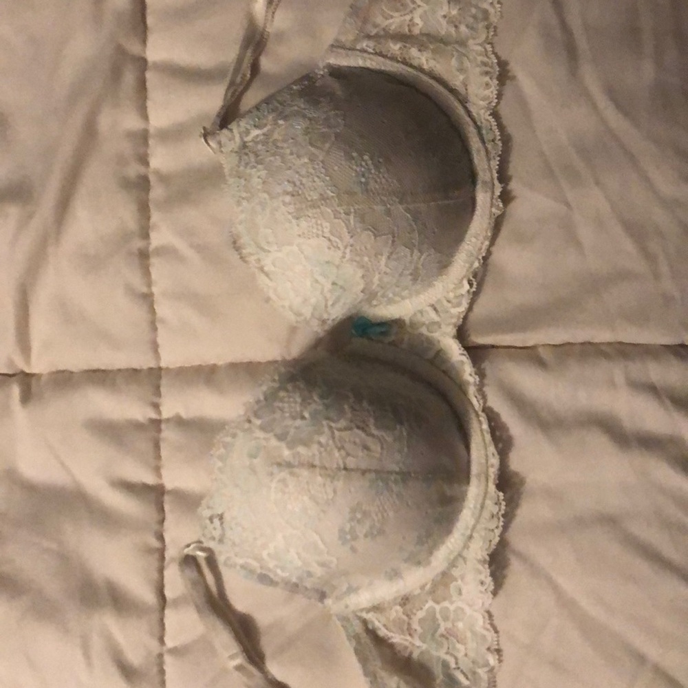 Victoria’s Secret specialty 34C Bra Lot - Picture 4 of 8